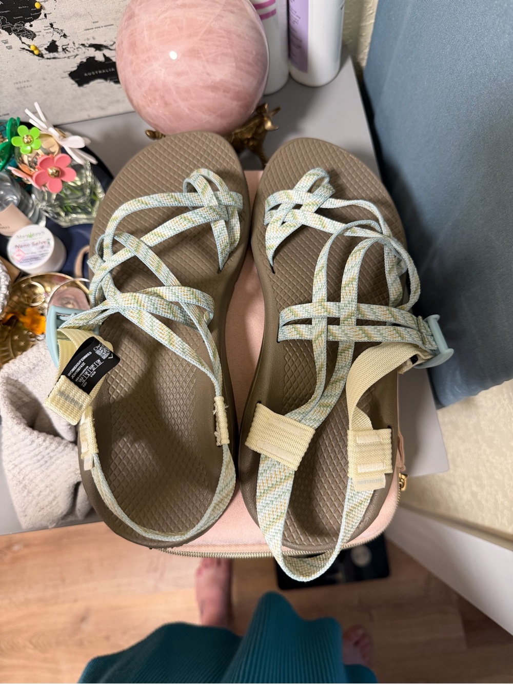 NWOT Chaco Women’s Strappy Outdoor Sandals in Sage Multi